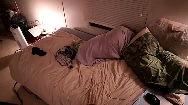 Snapshot of xxpixeyxx chatting on September 10, 2:33 am xxpixeyxx online show from September 10, 2:33 am