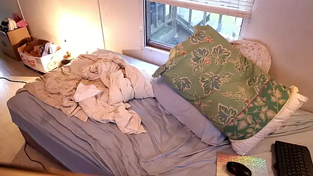 Snapshot of xxpixeyxx chatting on September 16, 1:12 pm xxpixeyxx online show from September 16, 1:12 pm