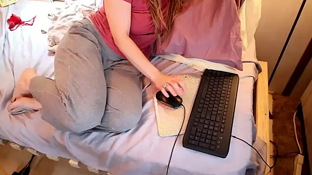 Snapshot of xxpixeyxx chatting on September 30, 4:23 pm xxpixeyxx online show from September 30, 4:23 pm