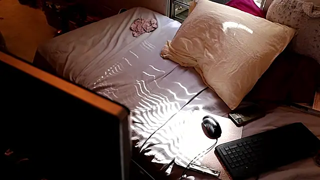 Snapshot of xxpixeyxx chatting on October 15, 4:29 pm xxpixeyxx online show from October 15, 4:29 pm