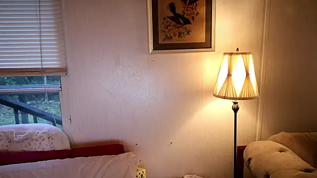 Snapshot of xxpixeyxx chatting on October 20, 1:00 pm xxpixeyxx online show from October 20, 1:00 pm