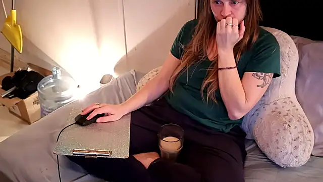 Snapshot of xxpixeyxx chatting on November 15, 11:32 pm xxpixeyxx online show from November 15, 11:32 pm