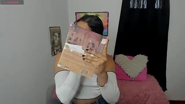 Snapshot of Andrys_ chatting on November 7, 9:59 pm Andrys online show from November 7, 9:59 pm