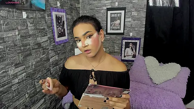 Snapshot of Andrys_ chatting on November 11, 8:42 pm Andrys online show from November 11, 8:42 pm