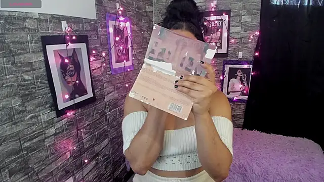 Snapshot of Andrys_ chatting on November 26, 8:32 pm Andrys online show from November 26, 8:32 pm