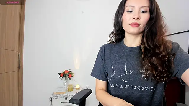 amara falcon online show from November 11, 1:55 pm