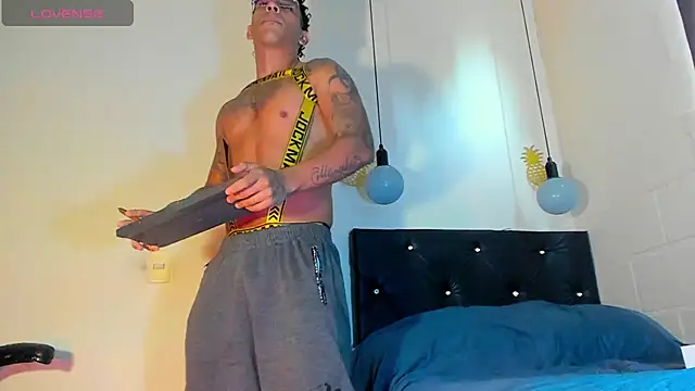 Snapshot of FuckHardlove chatting on December 24, 2:22 pm FuckHardlove online show from December 24, 2:22 pm