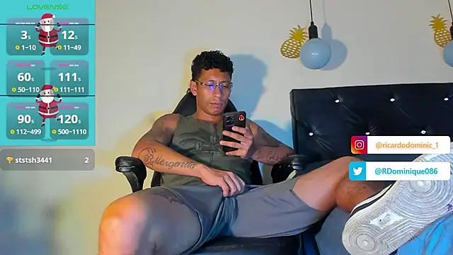 Snapshot of FuckHardlove chatting on December 29, 3:33 am FuckHardlove online show from December 29, 3:33 am