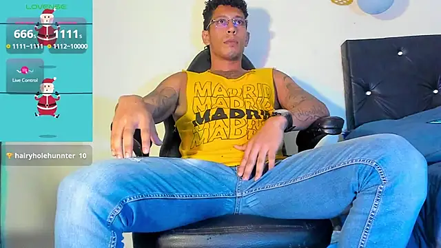 Snapshot of FuckHardlove chatting on December 30, 5:55 pm FuckHardlove online show from December 30, 5:55 pm