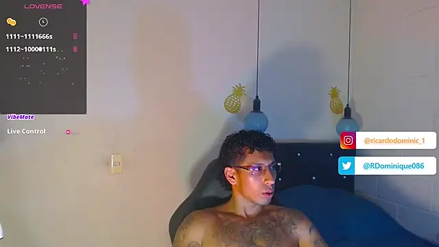 Snapshot of FuckHardlove chatting on January 1, 3:45 am FuckHardlove online show from January 1, 3:45 am