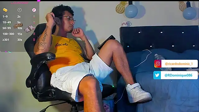 Snapshot of FuckHardlove chatting on January 15, 1:56 am FuckHardlove online show from January 15, 1:56 am