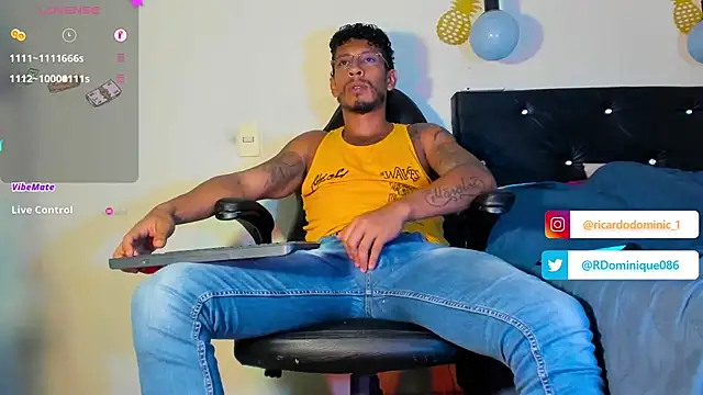 Snapshot of FuckHardlove chatting on February 1, 5:39 am FuckHardlove online show from February 1, 5:39 am