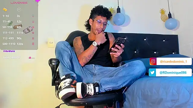 Snapshot of FuckHardlove chatting on February 8, 11:34 pm FuckHardlove online show from February 8, 11:34 pm