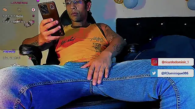 Snapshot of FuckHardlove chatting on February 28, 4:43 am FuckHardlove online show from February 28, 4:43 am