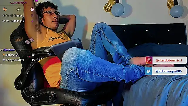 Snapshot of FuckHardlove chatting on March 2, 2:08 am FuckHardlove online show from March 2, 2:08 am