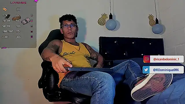 Snapshot of FuckHardlove chatting on March 17, 3:14 am FuckHardlove online show from March 17, 3:14 am