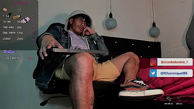 Snapshot of FuckHardlove chatting on September 15, 4:34 am FuckHardlove online show from September 15, 4:34 am