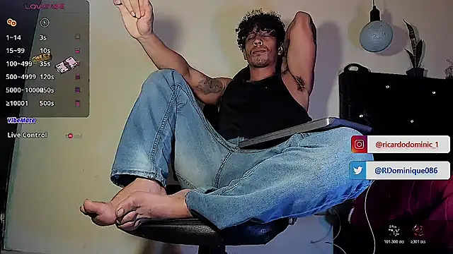 Snapshot of FuckHardlove chatting on November 1, 3:19 am FuckHardlove online show from November 1, 3:19 am