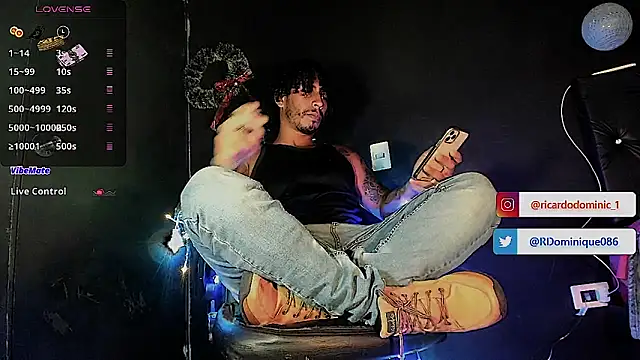 Snapshot of FuckHardlove chatting on December 16, 6:02 pm FuckHardlove online show from December 16, 6:02 pm