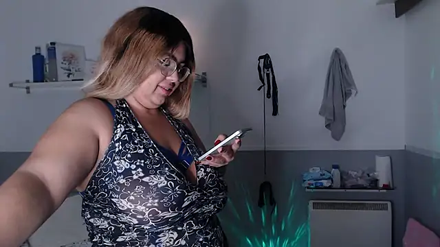 Latina BigBoobs online show from December 13, 9:42 pm