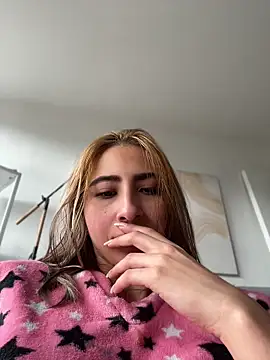 Ameellie online show from July 3, 2:01 pm