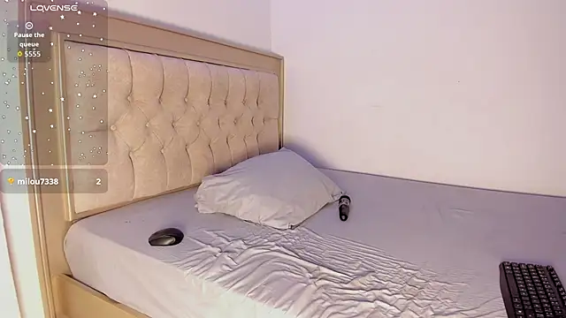 Snapshot of Letizia_West_ chatting on October 8, 7:28 am Letizia West online show from October 8, 7:28 am