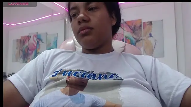 Snapshot of alegriamartinez chatting on October 31, 7:37 pm alegriamartinez online show from October 31, 7:37 pm