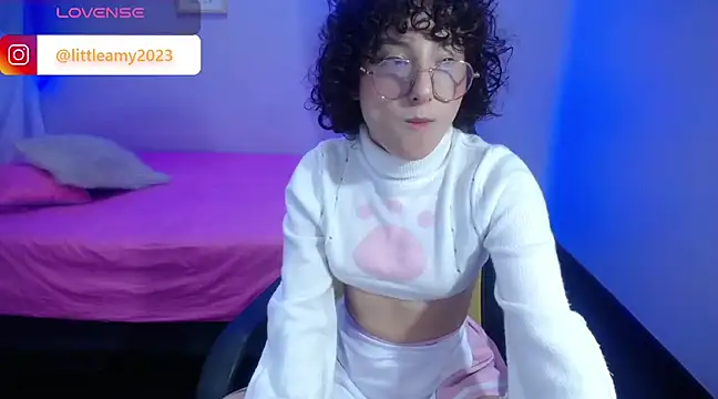 Snapshot of little__amy_ chatting on January 5, 8:00 am little amy online show from January 5, 8:00 am