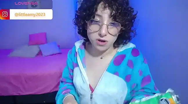 Snapshot of little__amy_ chatting on January 9, 10:41 am little amy online show from January 9, 10:41 am