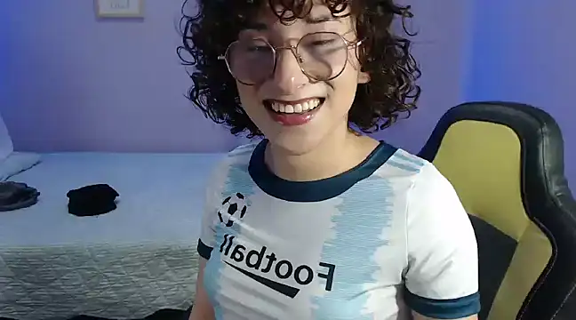 Snapshot of little__amy_ chatting on January 26, 8:45 pm little amy online show from January 26, 8:45 pm