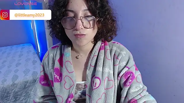 Snapshot of little__amy_ chatting on February 19, 5:27 am little amy online show from February 19, 5:27 am