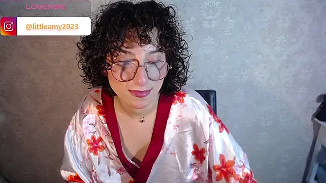 Snapshot of little__amy_ chatting on March 13, 8:43 pm little amy online show from March 13, 8:43 pm