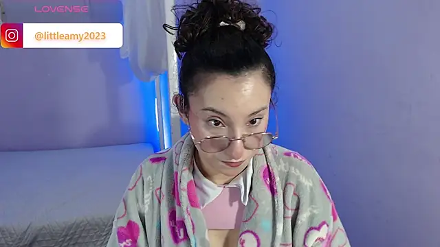 Snapshot of little__amy_ chatting on March 19, 9:48 pm little amy online show from March 19, 9:48 pm