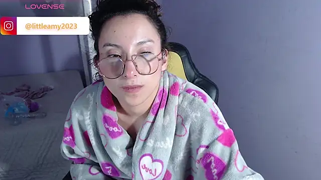 Snapshot of little__amy_ chatting on March 20, 4:51 am little amy online show from March 20, 4:51 am
