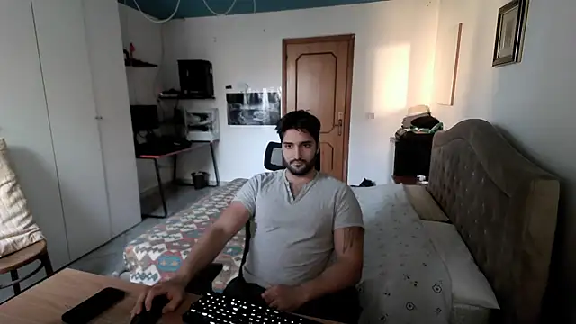 Snapshot of Alexox02 chatting on December 19, 1:40 pm Alexox02 online show from December 19, 1:40 pm