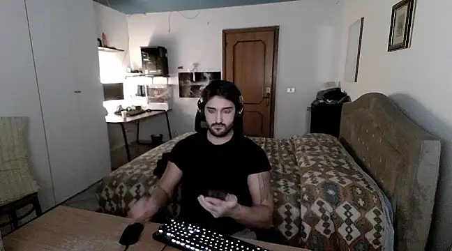 Snapshot of Alexox02 chatting on December 20, 8:55 pm Alexox02 online show from December 20, 8:55 pm