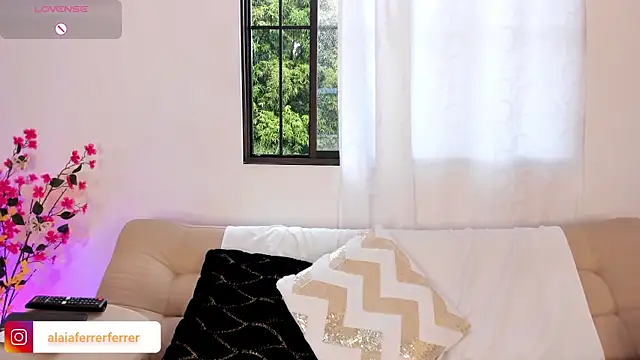 Snapshot of Alaia_Ferrer_ chatting on October 11, 8:29 pm Alaia Ferrer online show from October 11, 8:29 pm