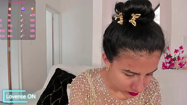 Snapshot of Alaia_Ferrer_ chatting on December 2, 9:21 pm Alaia Ferrer online show from December 2, 9:21 pm