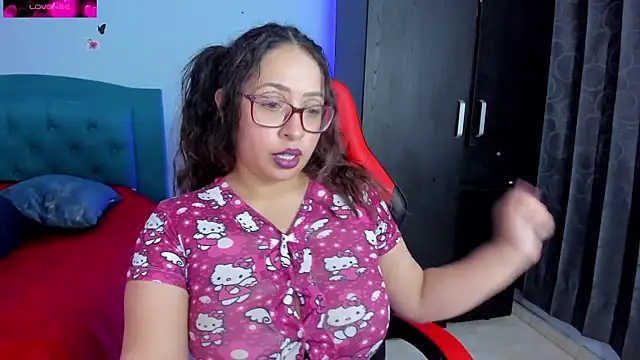 Snapshot of charlotee_lovee69 chatting on February 23, 4:28 am charlotee lovee69 online show from February 23, 4:28 am
