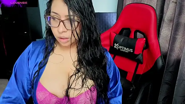 charlotee lovee69 online show from January 13, 8:25 pm