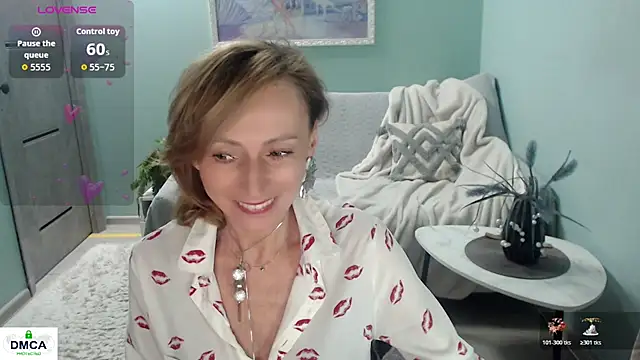 Snapshot of HornyMilf_777 chatting on May 20, 6:52 am HornyMilf 777 online show from May 20, 6:52 am