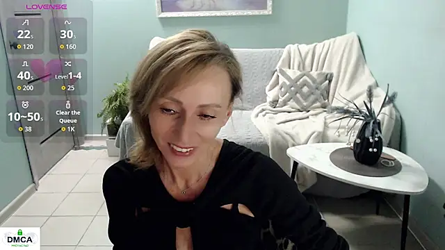 Snapshot of HornyMilf_777 chatting on June 16, 6:16 am HornyMilf 777 online show from June 16, 6:16 am