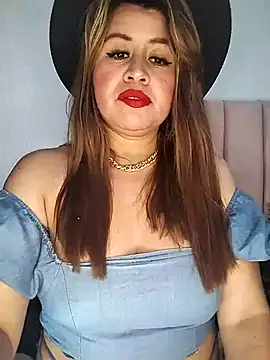 Snapshot of isabellacen chatting on February 20, 2:30 am isabellacen online show from February 20, 2:30 am