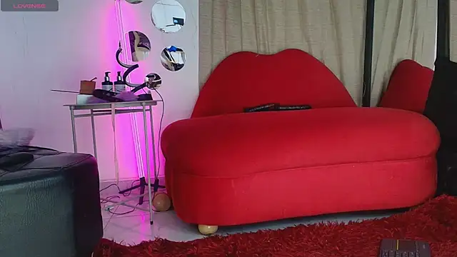 Snapshot of Natasha_Wilde_ chatting on June 11, 11:47 pm Natasha Wilde online show from June 11, 11:47 pm