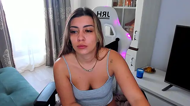 Snapshot of EveEvian chatting on January 14, 8:52 am EveEvian online show from January 14, 8:52 am
