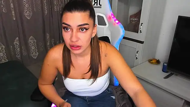 Snapshot of EveEvian chatting on January 24, 3:24 pm EveEvian online show from January 24, 3:24 pm
