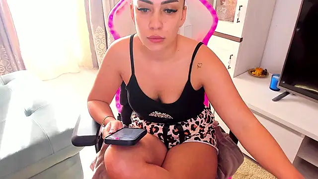 Snapshot of EveEvian chatting on January 29, 11:20 am EveEvian online show from January 29, 11:20 am