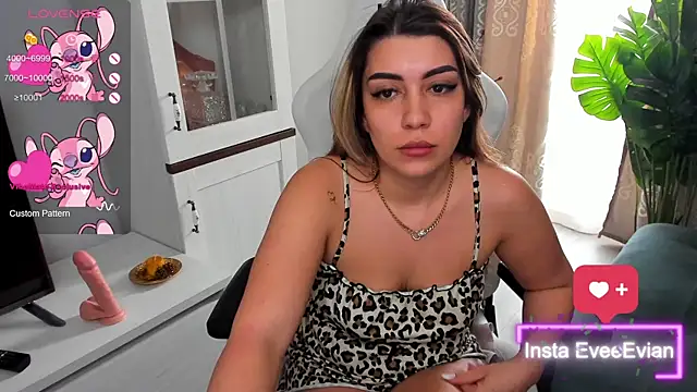 Snapshot of EveEvian chatting on March 12, 2:23 pm EveEvian online show from March 12, 2:23 pm