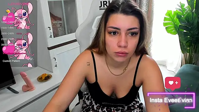 Snapshot of EveEvian chatting on March 13, 10:15 am EveEvian online show from March 13, 10:15 am