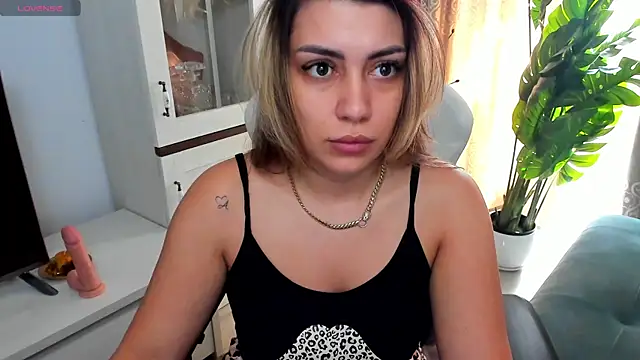 Snapshot of EveEvian chatting on March 16, 12:11 pm EveEvian online show from March 16, 12:11 pm